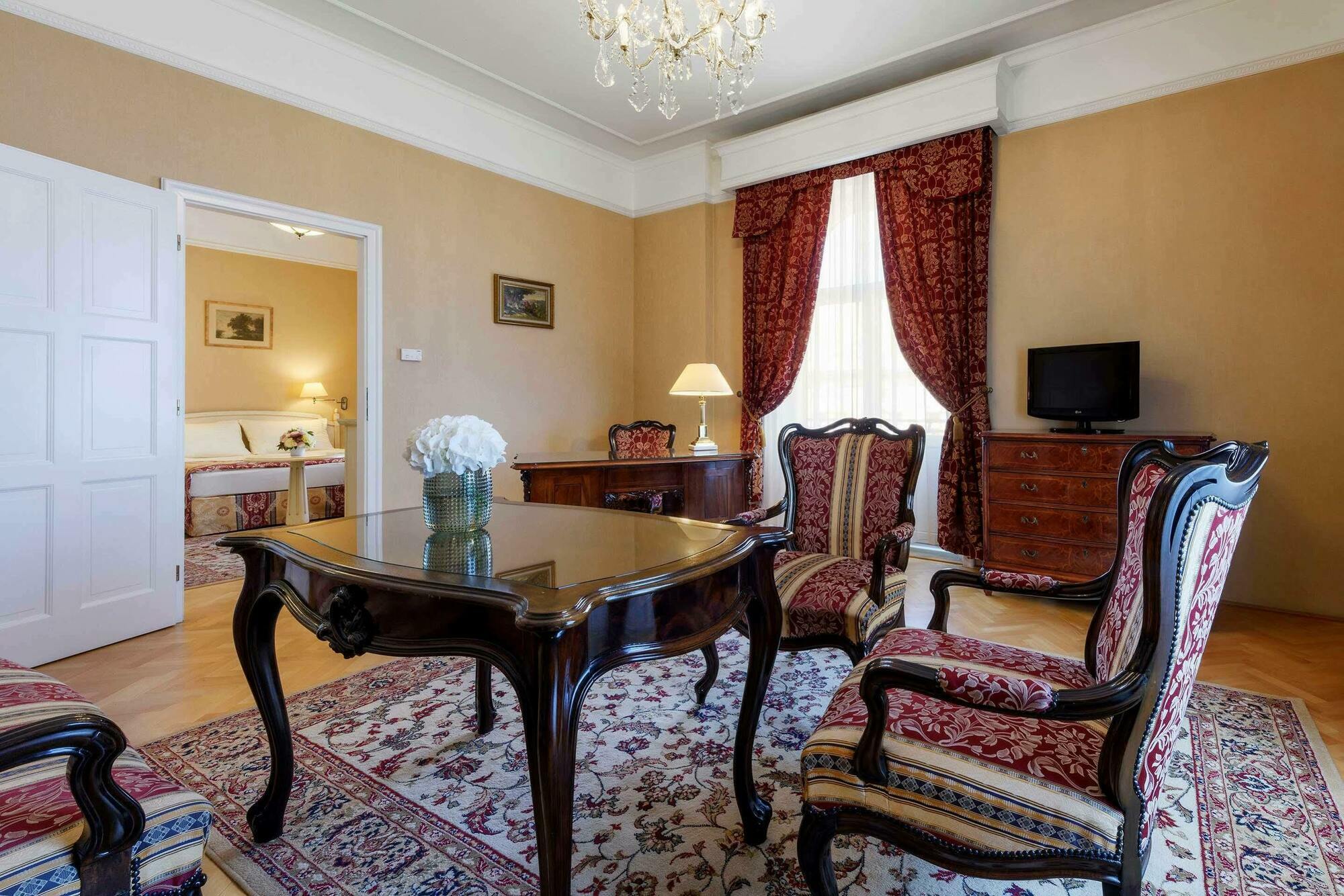 Danubius Astoria Center Hotel 4*