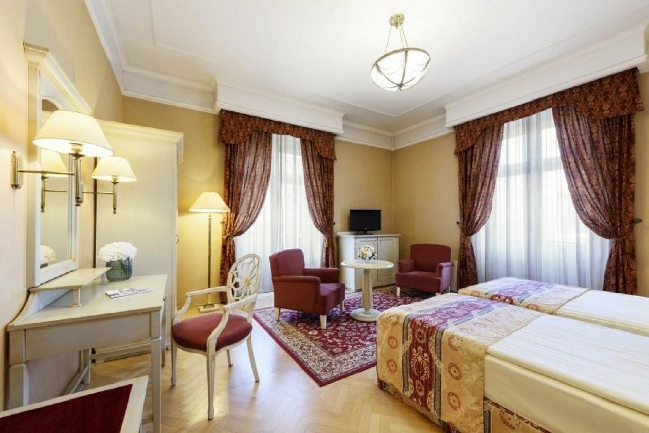 Danubius Astoria Center Hotel 4*